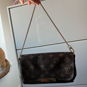 LOUIS VUITTON
Favorite PM Monogram Canvas Crossbody Bag Brown
